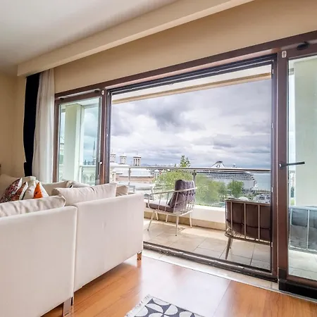 Stunning Duplex With Sea View Istanbul